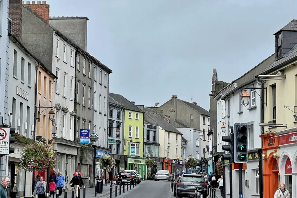 is kilkenny worth visiting? Kilkenny town street