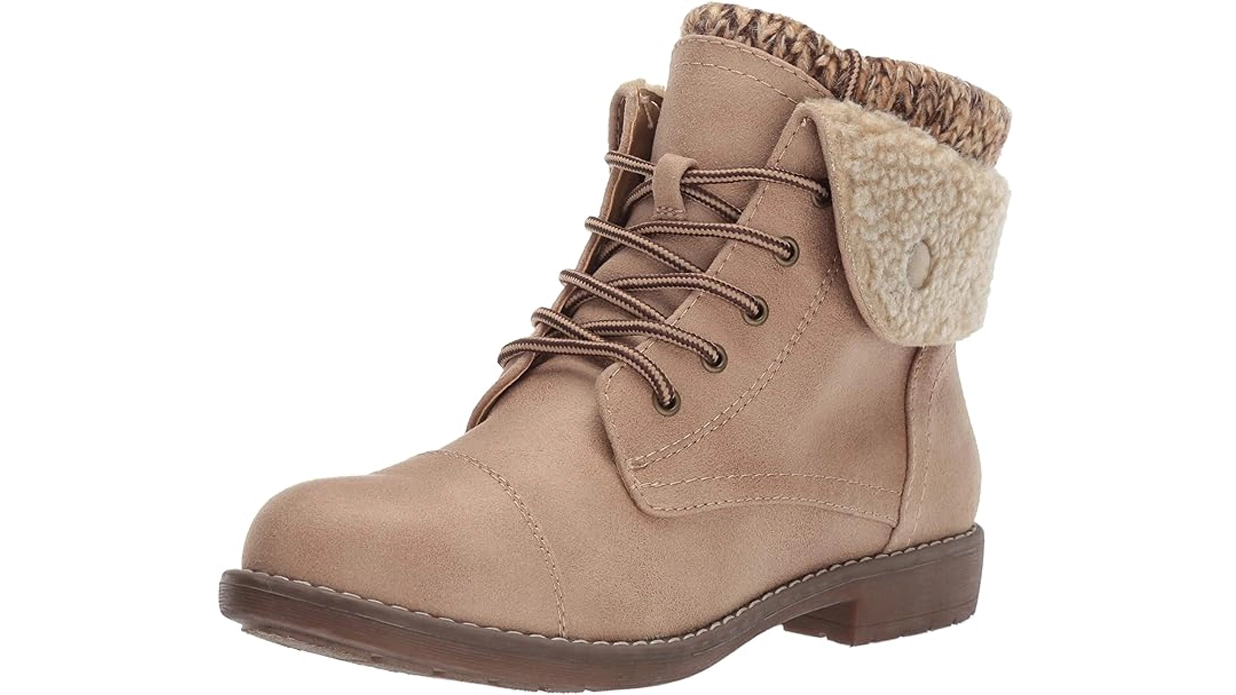 A beige ankle boot with a faux fur collar, lace-up closure, and a low heel, perfect for winter walks with added warmth and style.